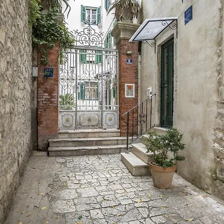 Palace Vila